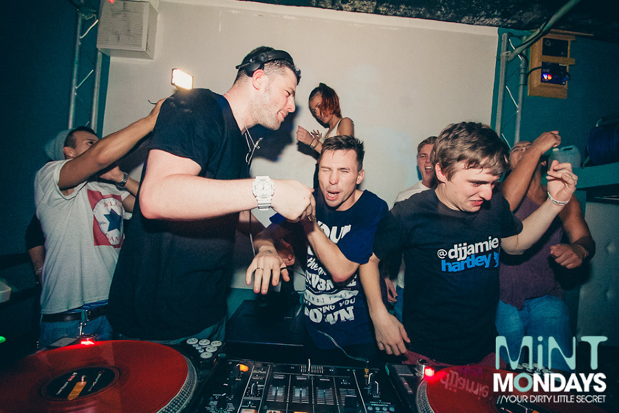 IMAGE: http://payload90.cargocollective.com/1/3/110609/4111136/mint-17-09-2012-7_900.jpg