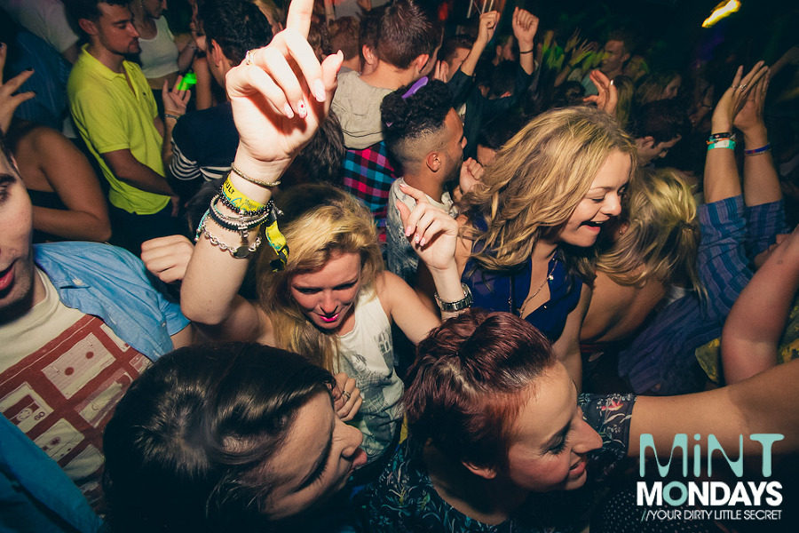 IMAGE: http://payload90.cargocollective.com/1/3/110609/4111136/mint-17-09-2012-8b_900.jpg